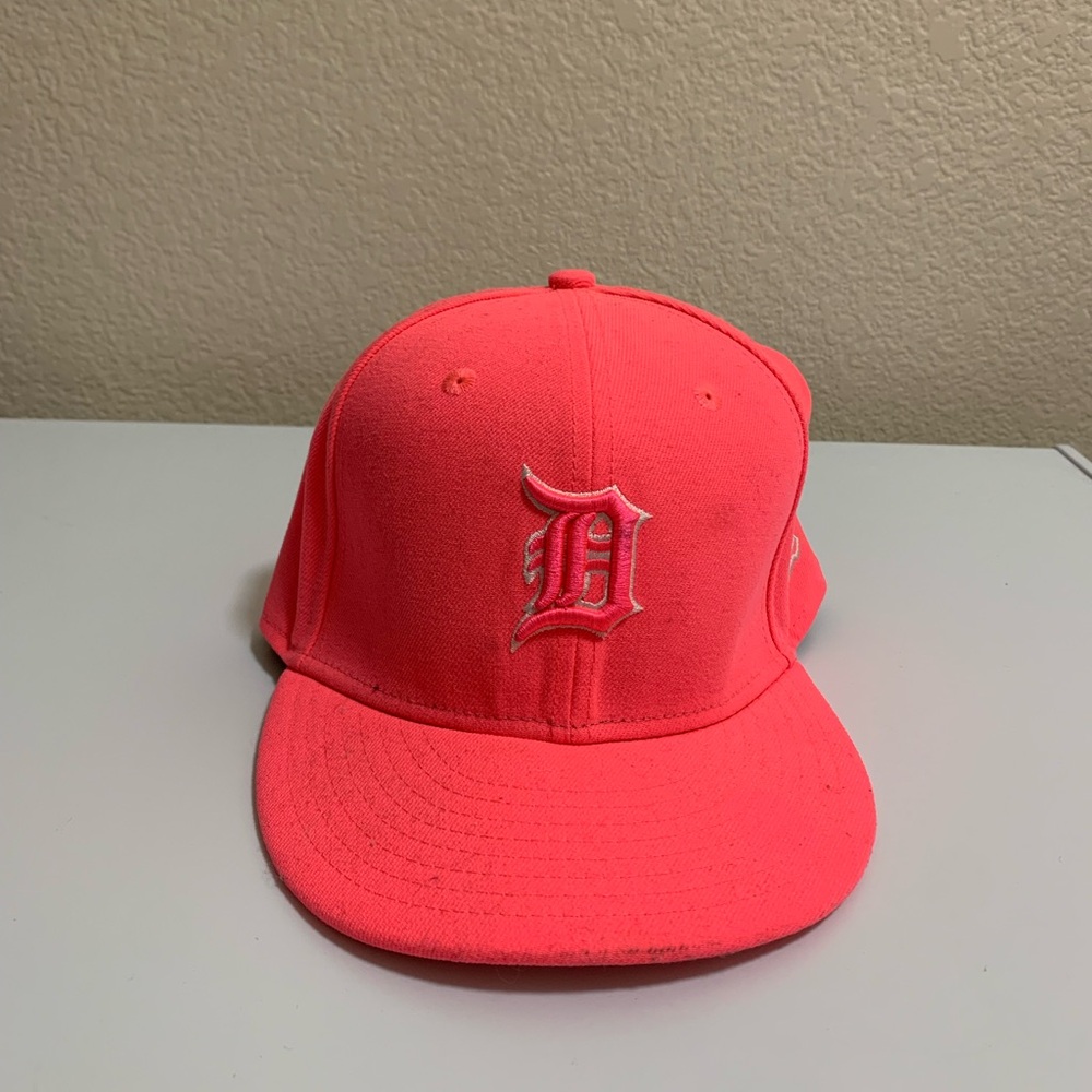 Pink Detroit tigers hat size 7 1/2